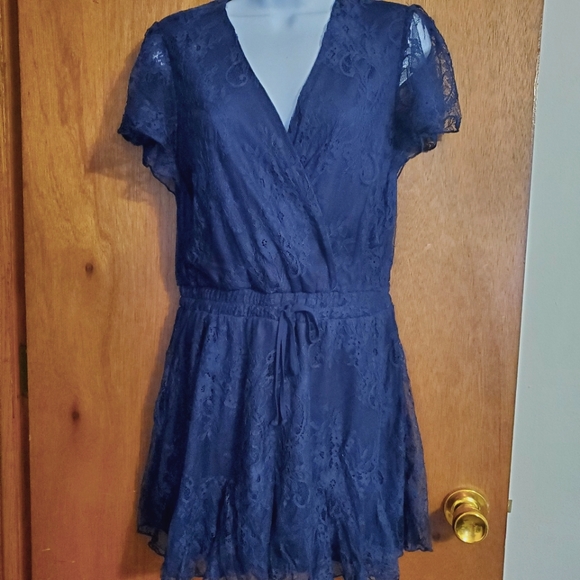 Navy blue lace romper - Picture 2 of 8